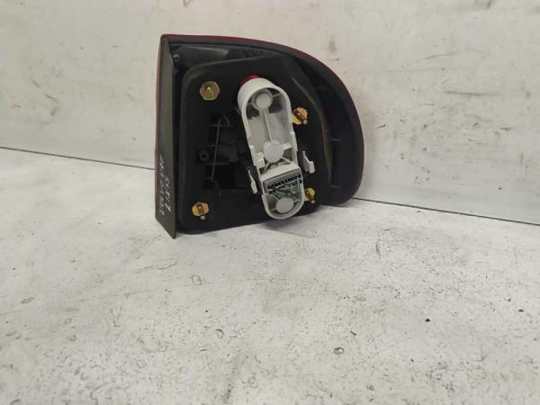 FEU ARRIERE GAUCHE VOLVO - Vue 2